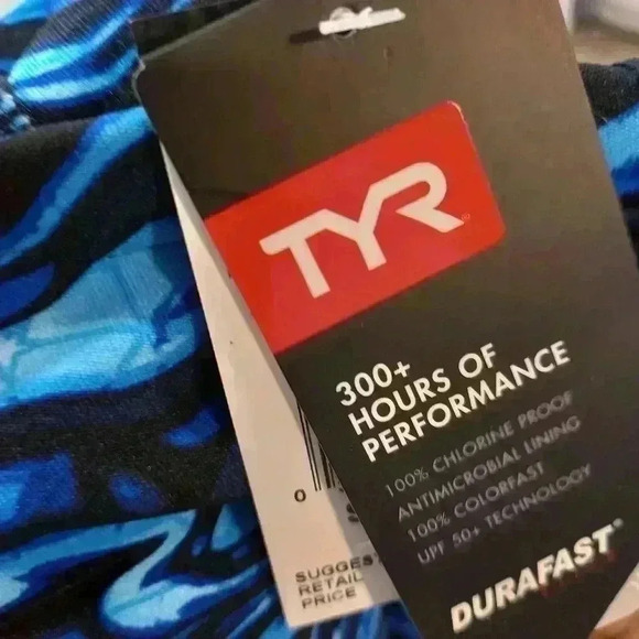 Tyr gym  shorts - Picture 2 of 5